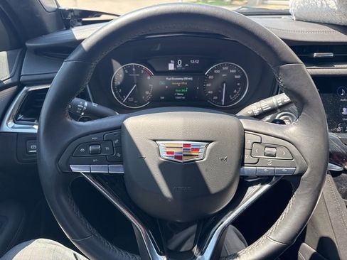 Used 2025 Cadillac XT6 Premium Luxury FWD image 11