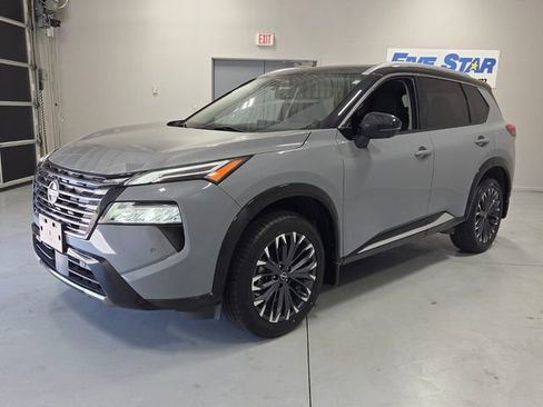 Used 2024 Nissan Rogue Platinum AWD/4WD image 3