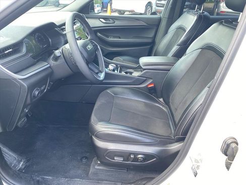 Used 2024 Jeep Grand Cherokee L Altitude AWD/4WD image 9