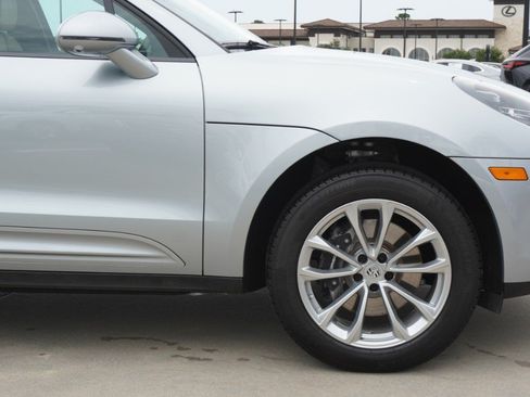 Used 2025 Porsche Macan AWD/4WD image 9