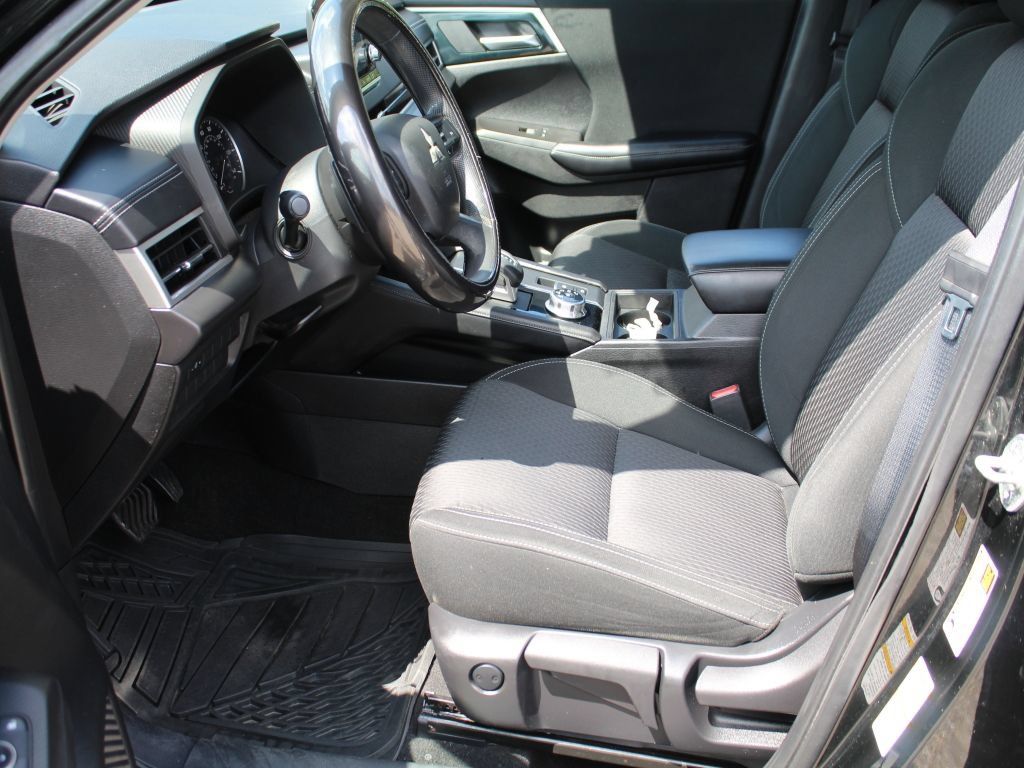 Used 2022 Mitsubishi Outlander ES FWD image 11