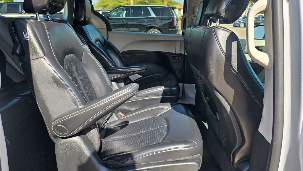 Used 2023 Chrysler Pacifica Touring-L FWD image 23