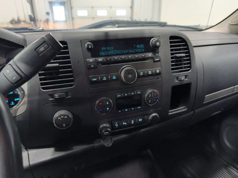 Used 2013 Chevrolet Silverado 2500 LT w/ Interior Plus Package AWD/4WD image 11