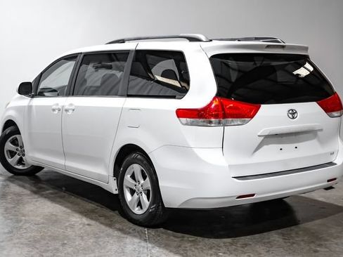 Used 2011 Toyota Sienna LE FWD image 12