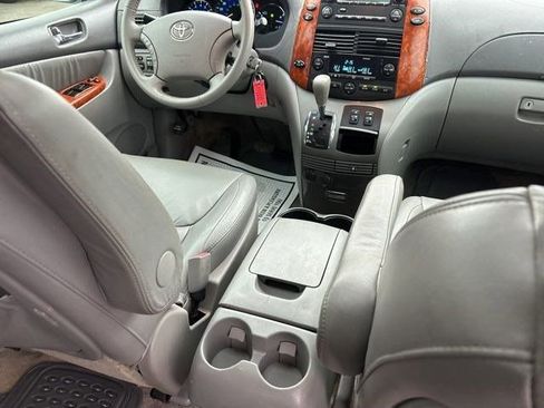 Used 2009 Toyota Sienna XLE image 35