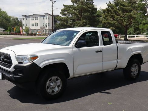 Used 2016 Toyota Tacoma SR AWD/4WD image 11