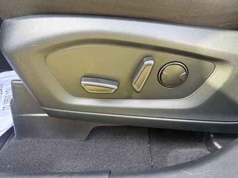 Used 2021 Ford Explorer XLT AWD/4WD image 12