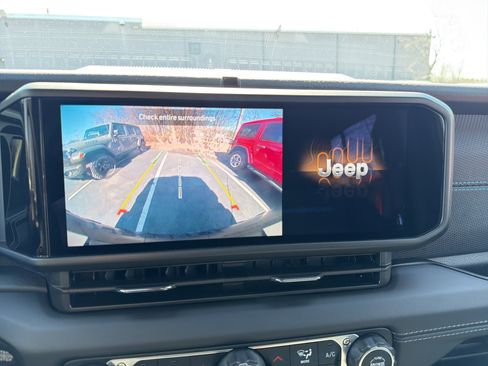 Certified 2025 Jeep Wrangler Unlimited Rubicon 4xe w/ Convenience Group image 26