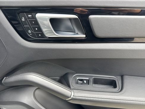Certified 2023 Porsche Cayenne AWD/4WD image 19