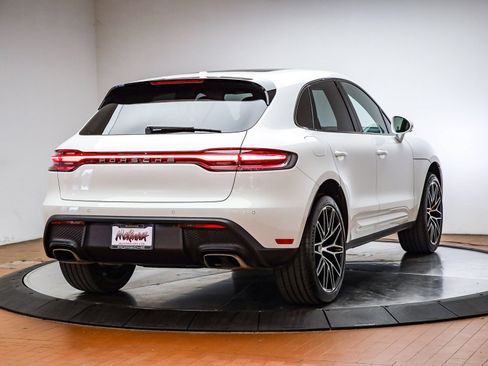 Certified 2025 Porsche Macan image 6