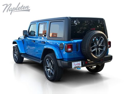 Used 2024 Jeep Wrangler Unlimited w/ Convenience Group AWD/4WD image 3