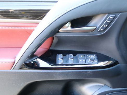 Used 2019 Lexus LX 570 4WD image 12