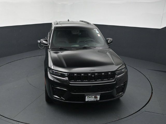 Used 2026 Jeep Grand Cherokee Limited AWD/4WD image 13