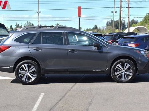Used 2019 Subaru Outback 3.6R Limited AWD/4WD image 6