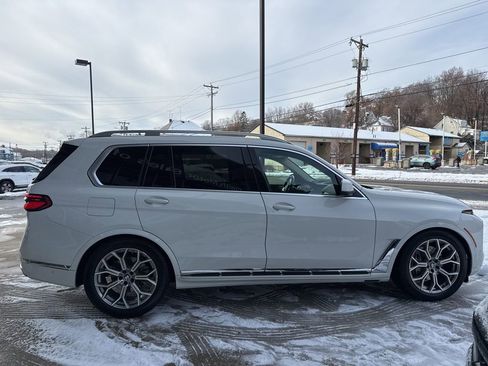 Used 2024 BMW X7 xDrive40i image 11