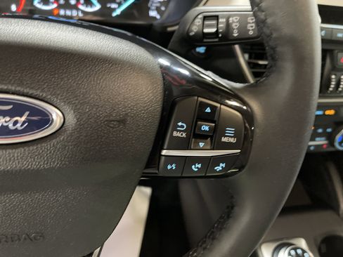 Used 2022 Ford Escape SE w/ SE Sport Appearance Package image 18