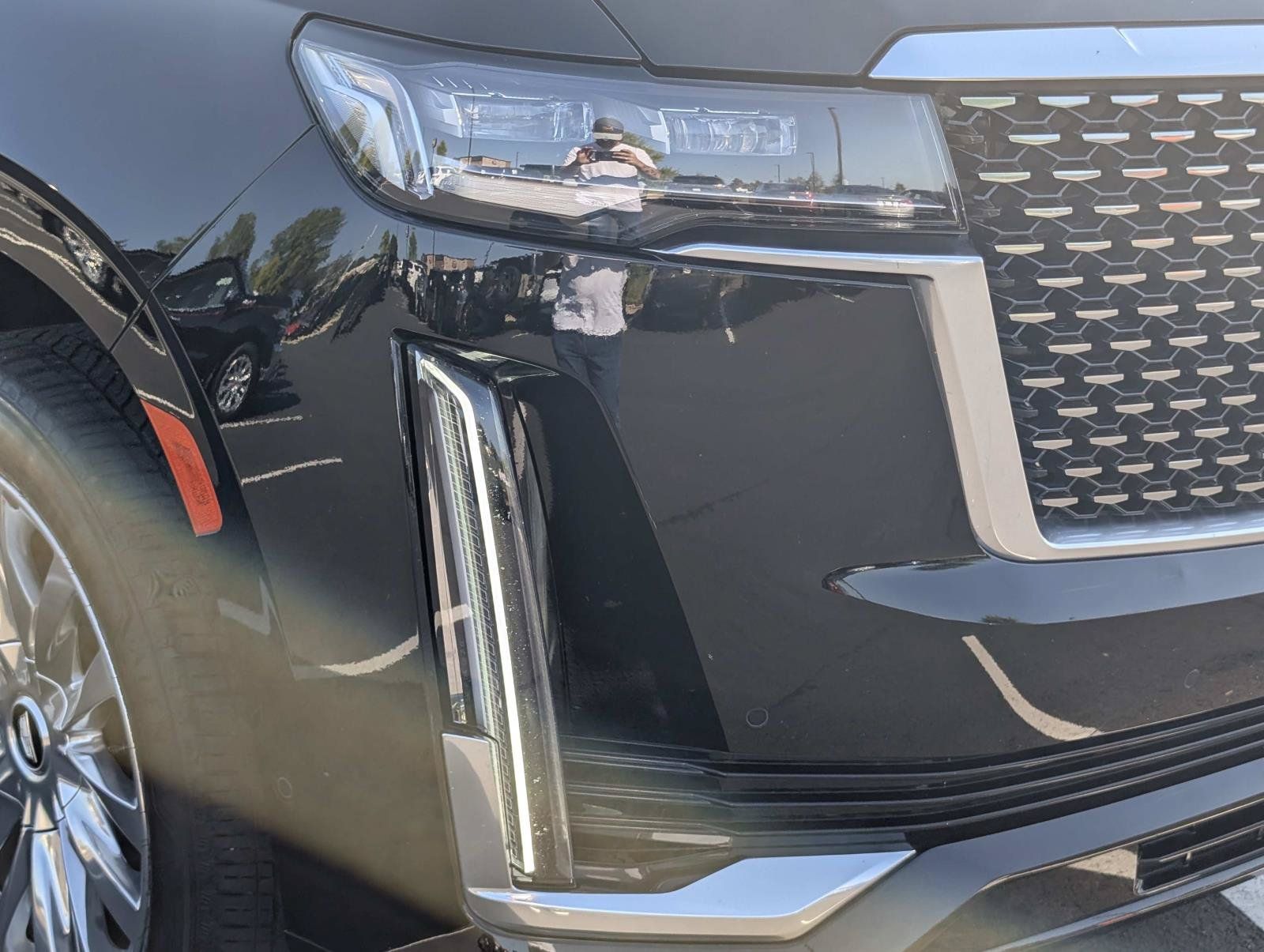 Used 2022 Cadillac Escalade Premium Luxury RWD image 8