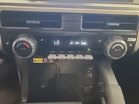 Used 2024 Toyota Tacoma SR5 AWD/4WD image 35