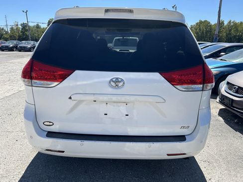 Used 2011 Toyota Sienna XLE image 5