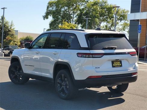 New 2025 Jeep Grand Cherokee Altitude image 5