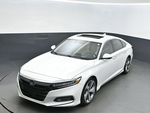 Used 2018 Honda Accord Touring image 30