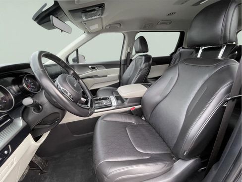 Used 2023 Kia Carnival LX image 14