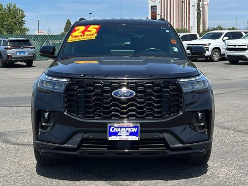 Used 2025 Ford Explorer ST-Line AWD/4WD image 2