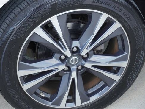 Used 2018 Nissan Pathfinder Platinum image 11