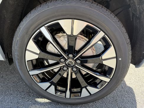 New 2026 Volvo XC60 B5 Plus w/ Climate Package image 32