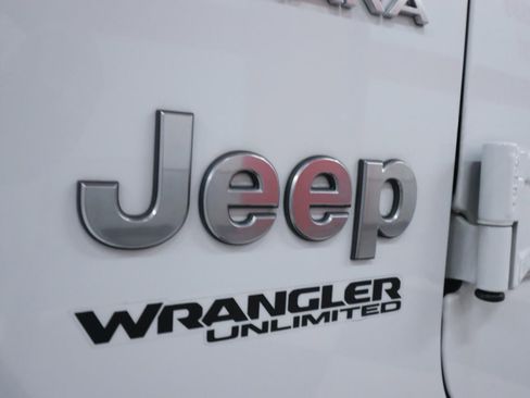 Used 2021 Jeep Wrangler Unlimited Sahara image 32