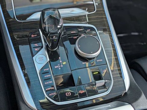 Used 2021 BMW X5 xDrive45e image 12