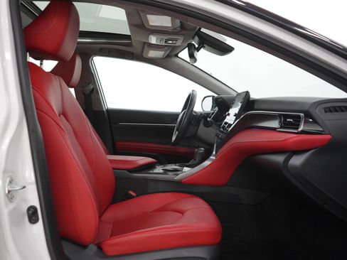 Used 2022 Toyota Camry XSE FWD image 11