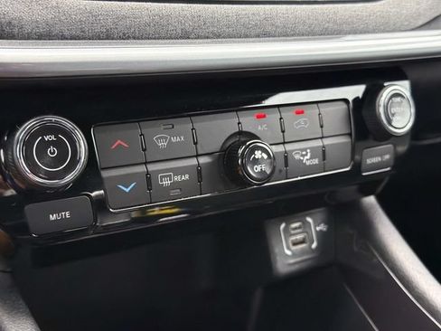 Used 2024 Jeep Compass Latitude AWD/4WD image 29