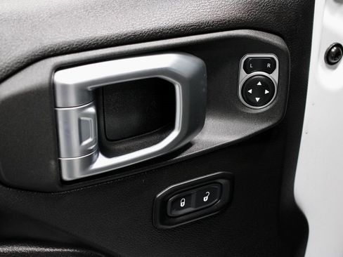 Used 2024 Jeep Wrangler Unlimited image 23