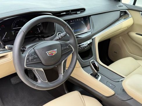 Used 2018 Cadillac XT5 FWD image 10