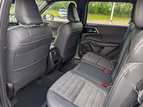 New 2026 Mitsubishi Outlander LE AWD/4WD image 5