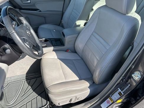 Used 2015 Toyota Camry XLE w/ Moonroof Package image 10