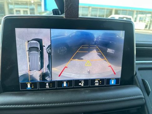 Used 2021 Chevrolet Suburban Z71 w/ Z71 Signature Package AWD/4WD image 22
