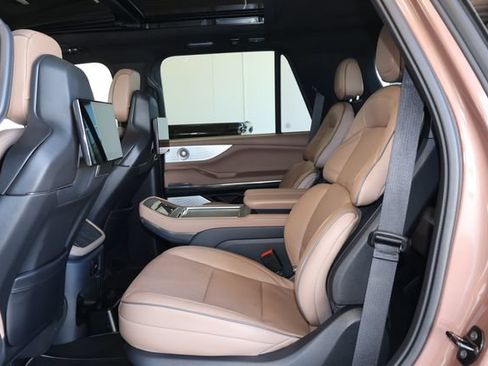 Used 2025 Lincoln Navigator Black Label AWD/4WD image 16
