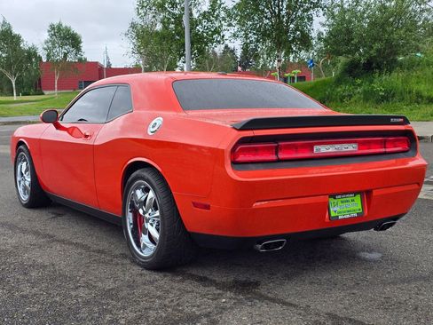 Used 2009 Dodge Challenger SRT8 RWD image 3