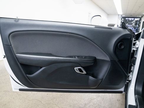 Used 2015 Dodge Challenger SXT image 13