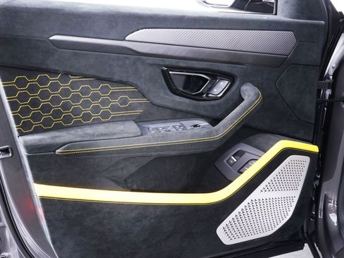 Used 2024 Lamborghini Urus Performante image 31