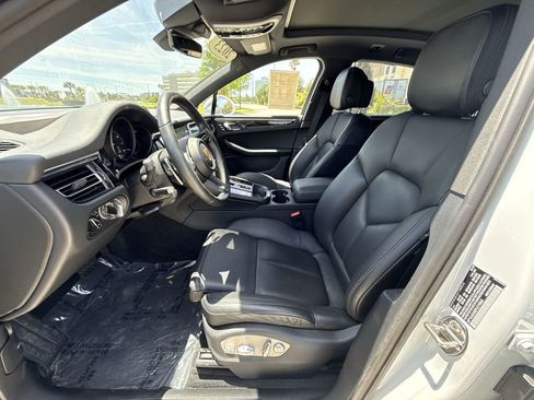 Used 2023 Porsche Macan Turbo AWD/4WD image 30