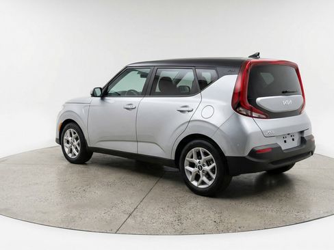 Used 2025 Kia Soul LX w/ LX Technology Package FWD image 5