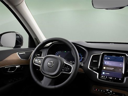 Certified 2025 Volvo XC90 T8 Plus w/ Protection Package Premier image 33