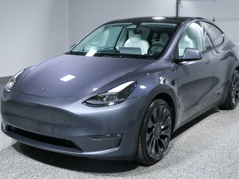 Used 2023 Tesla Model Y Long Range AWD/4WD image 26