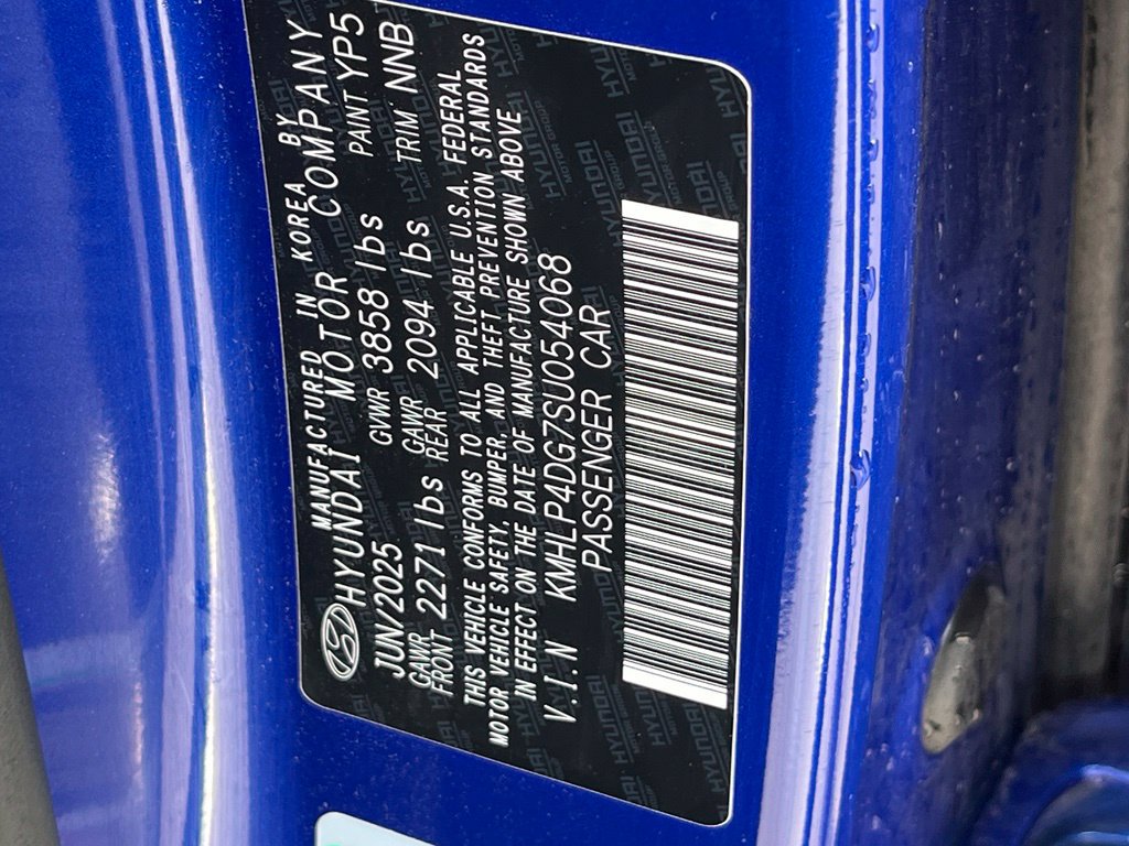 Used 2025 Hyundai Elantra Limited FWD image 19