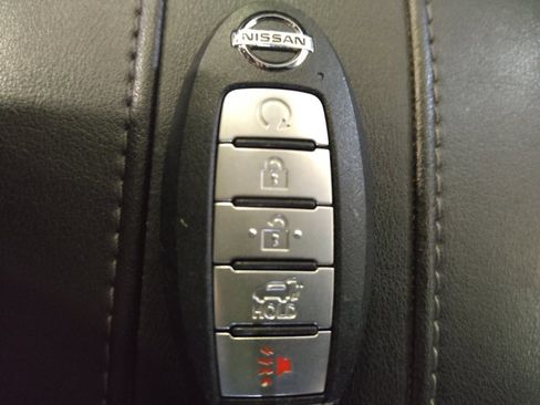 Used 2020 Nissan Rogue SV FWD image 32