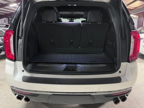 Used 2024 GMC Yukon Denali Ultimate AWD/4WD image 6
