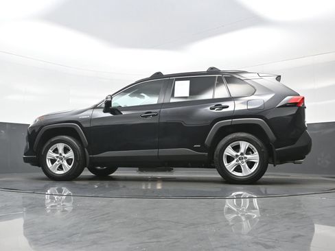 Used 2020 Toyota RAV4 XLE w/ XLE Grade Weather Package AWD/4WD image 28